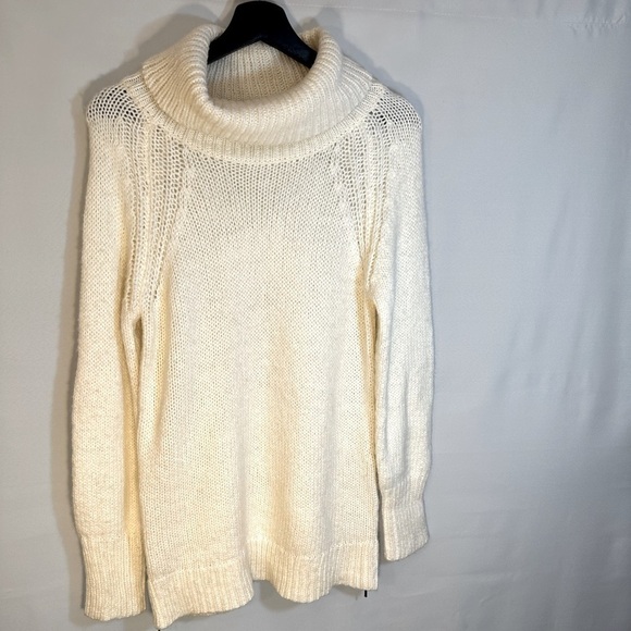 Kaisely Pullover Cream Soft Knit Wool Blend Long Sleeve Turtleneck Sweater M - Picture 1 of 9